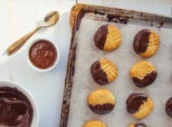 [KETO] Easy shortbread cookies, covered with chocolate