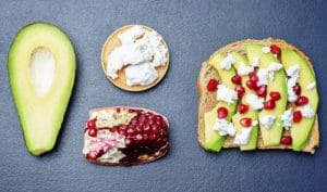 brunch : Tartines Feta Avocat et grenade